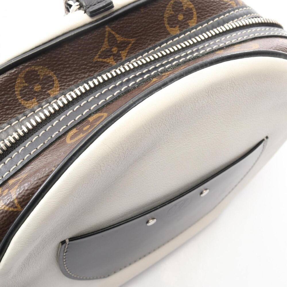 LOUIS VUITTON Authentic Brown Leather Shoulder Bag - Picture 9 of 10